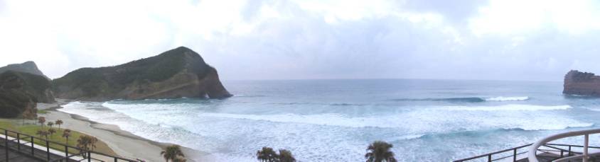 �z�e���O�̊C�݁A�V�j�֎~�ł��邪�A�����̃T�[�t�@�[�B���T�[�t�B�������Ă����B