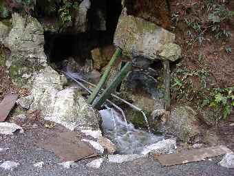 ���񂱂�ƗN���o�鐅