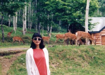 ���̂̂��P�ɏo�Ă������ȁA�傫���G�]�V�J�̗Y�B�l�𖳎����āA�L�����v����̑���H�ׂĂ��܂��B