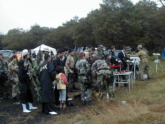 ���́A�ČR�̕����͂Ȃǔ����Ă��܂���
�i�G�ČR�̕����͂��Ȃ��E�E�E�E����A���́A���܂ɂ́E�E�E�j
�����������̌��������a�ɓ{��ꂻ���E�E�E�i�΁j